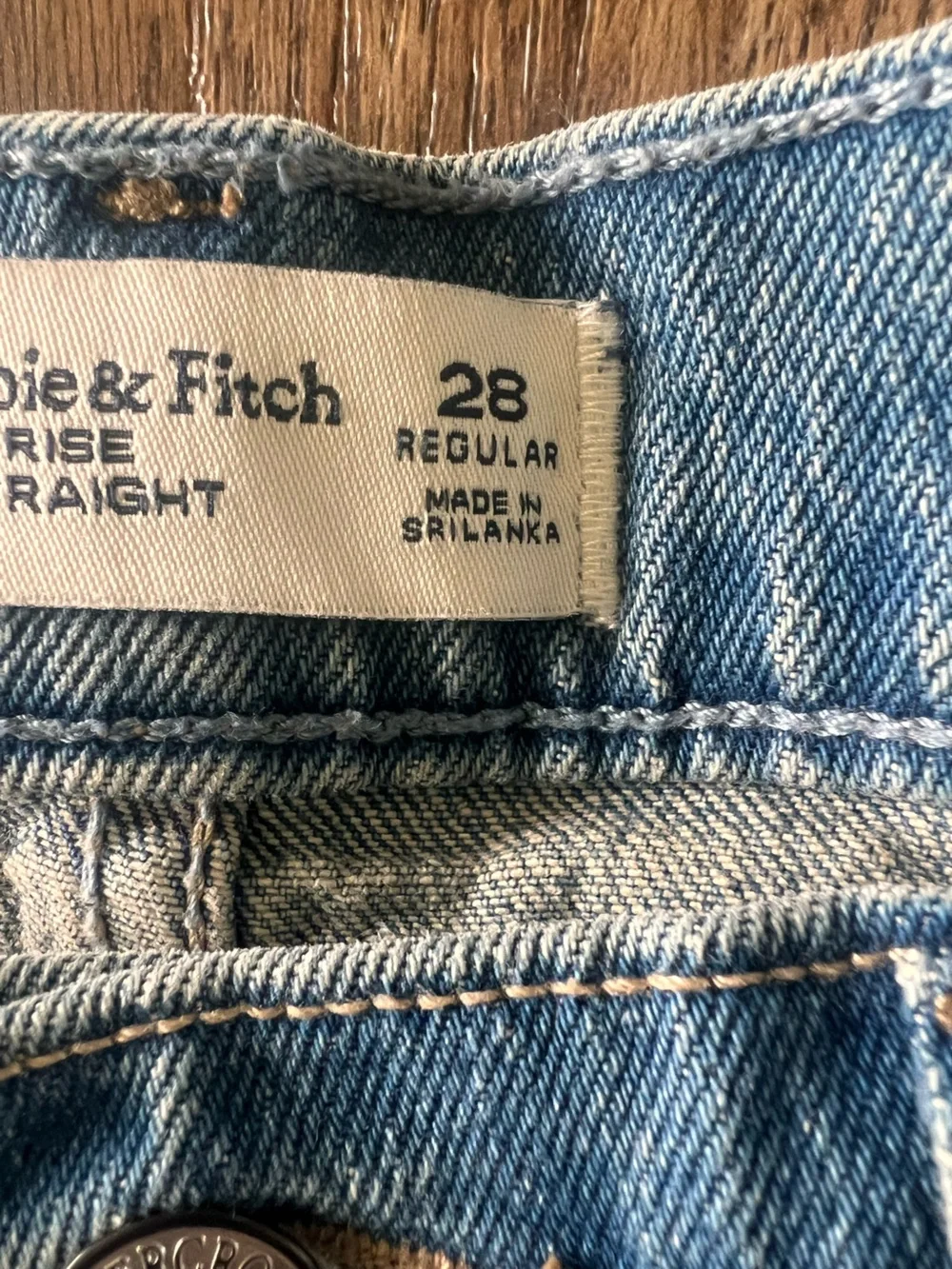 Abercrombie & Fitch Mid Rise 90’s Straight Leg Women’s Jeans Denim  Size 28